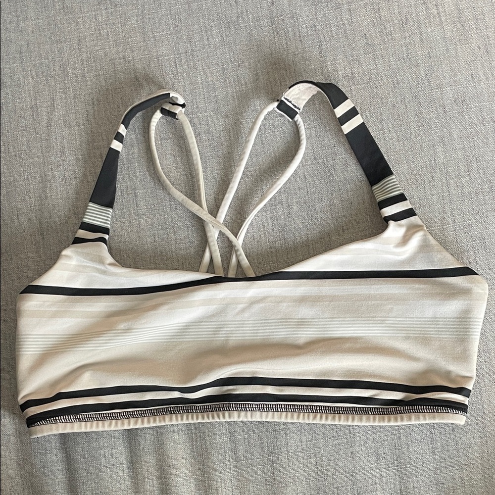 LULULEMON Free To Be Bra Groovy Stripe Nimbus Stripe Sports Yoga Dance - size  8